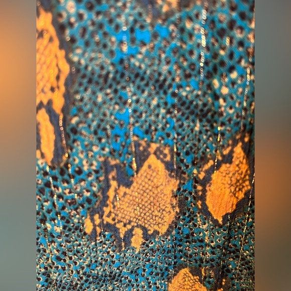 Savannah Jane Green Boho Tunic w/Embroidery, Metallic Thread, Bell Sleeves 1X - Picture 4 of 11